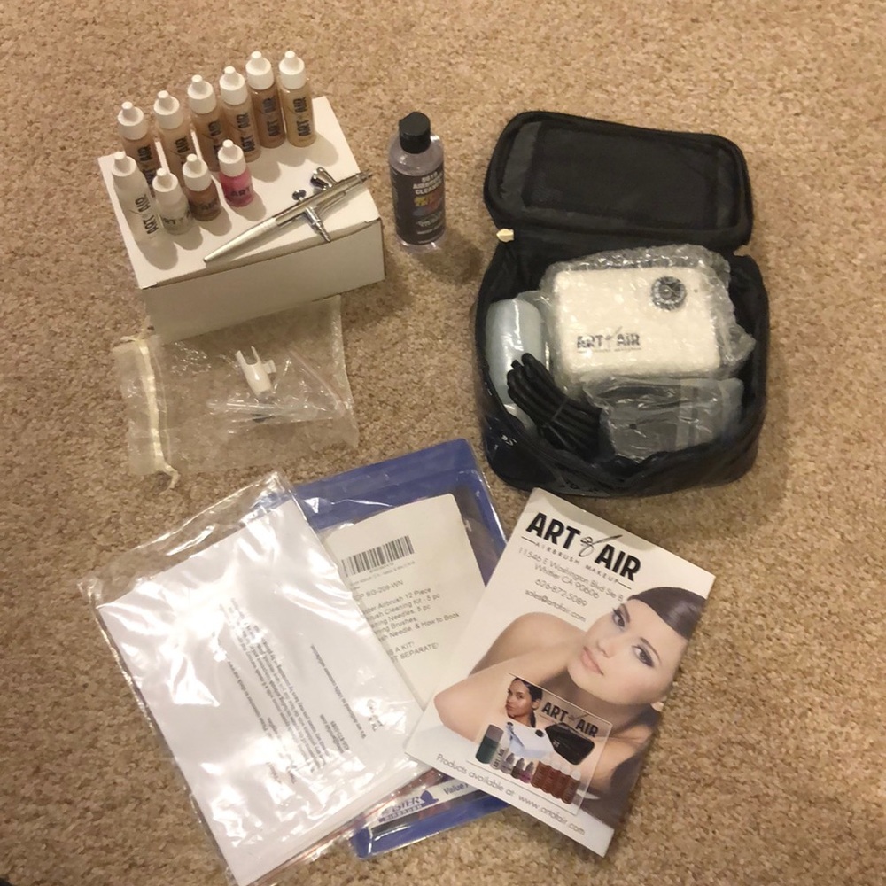 Air brush makeup kit. Brand New!!